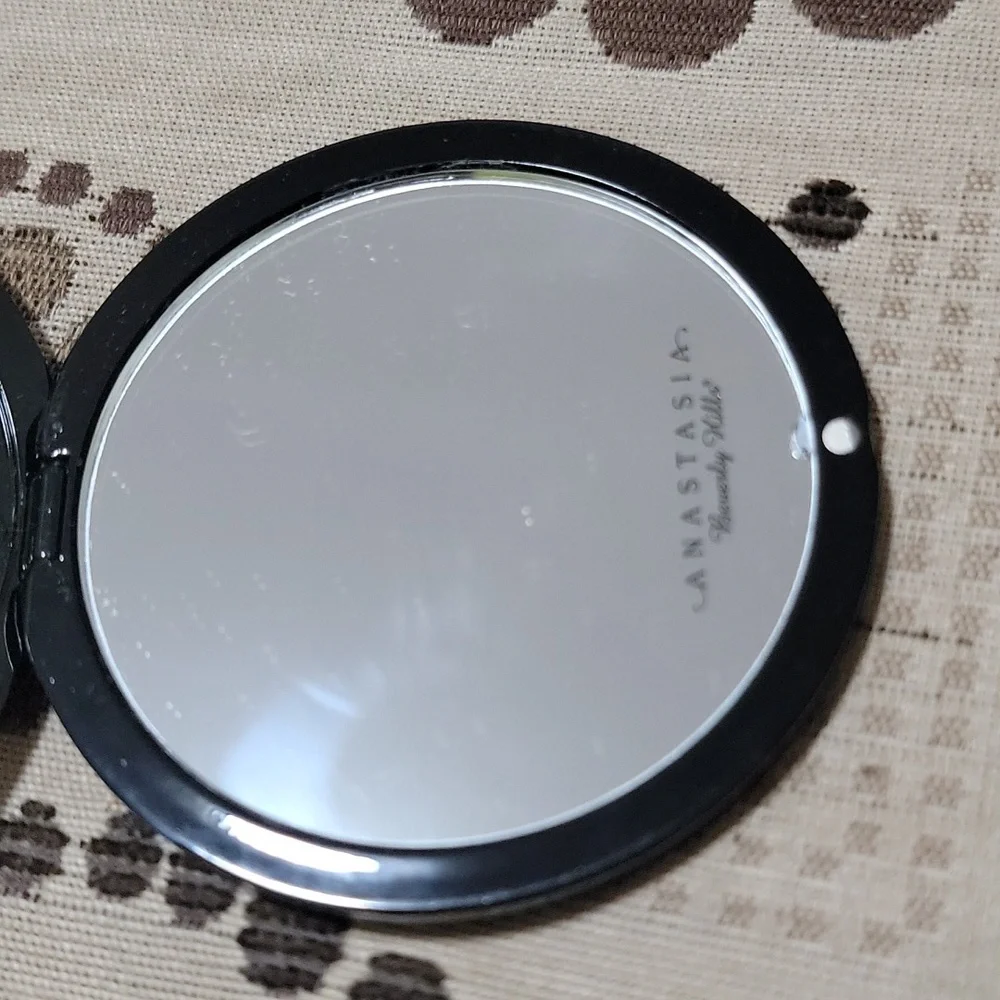 COPY - Anastasia Beverly Hills Black Travel Compact Mirror